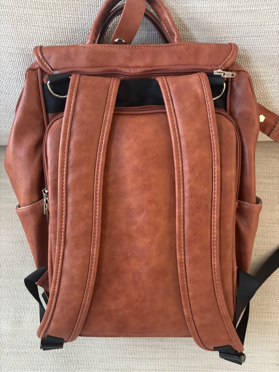 dorado leather backpacks Old Trend Hobo Convertible Backpack category__SHOPIFY_COLLECTIONS_SPORT_GYMACCESSORIES From Old Trend. Parade Flag Waist Carrier size:AT-B3641/FREE